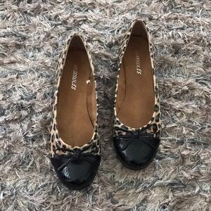 New cute Aerosoles Leopard Print and Black Flats, Size 6